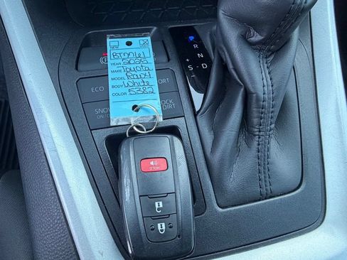 Used 2025 Toyota RAV4 XLE AWD/4WD image 32