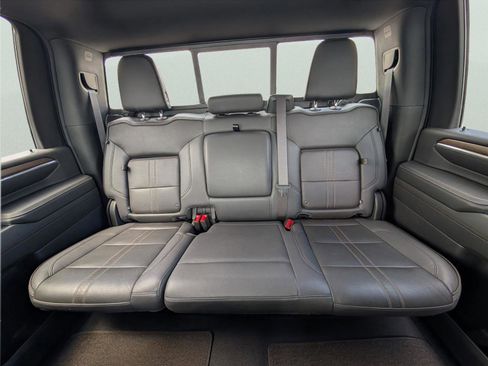 Used 2024 Chevrolet Silverado 2500 High Country w/ High Country Premium Package image 26