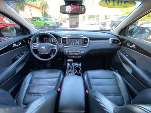 Used 2019 Kia Sorento EX image 16