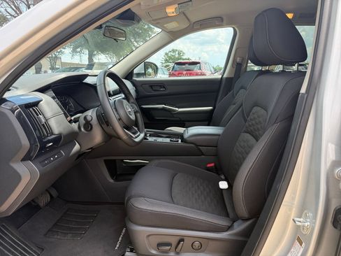 Used 2025 Nissan Pathfinder SV AWD/4WD image 28