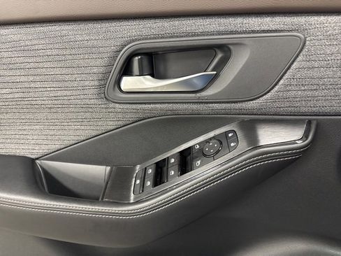 Used 2023 Nissan Rogue SV image 26