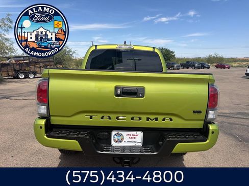 Used 2023 Toyota Tacoma TRD Off-Road w/ Technology Package AWD/4WD image 4
