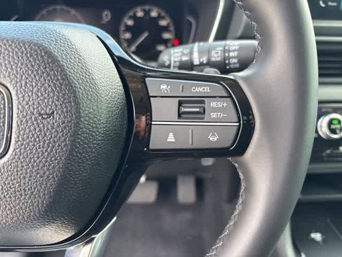 Used 2025 Honda Pilot EX-L image 12