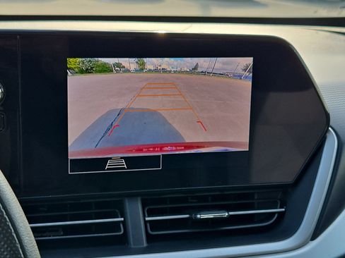 Used 2025 Chevrolet Trax LS FWD image 23
