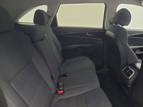 Used 2018 Kia Sorento AWD image 19