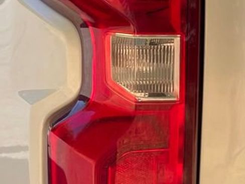 Used 2019 Chevrolet Silverado 1500 High Country w/ Technology Package AWD/4WD image 7