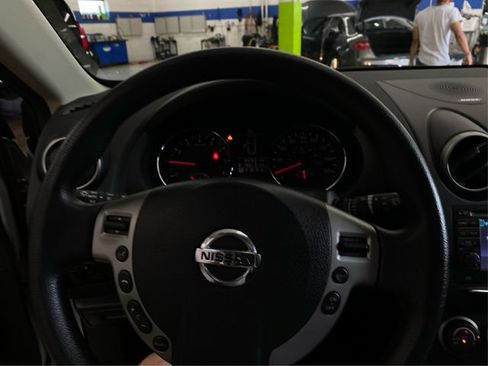 Used 2013 Nissan Rogue SV w/ Premium Pkg AWD/4WD image 23