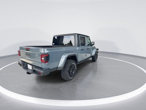 Used 2025 Jeep Gladiator Sport AWD/4WD image 8