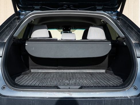 Used 2022 Toyota Venza LE image 35