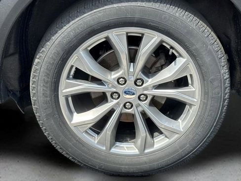 Used 2023 Ford Explorer XLT w/ Equipment Group 202A AWD/4WD image 18