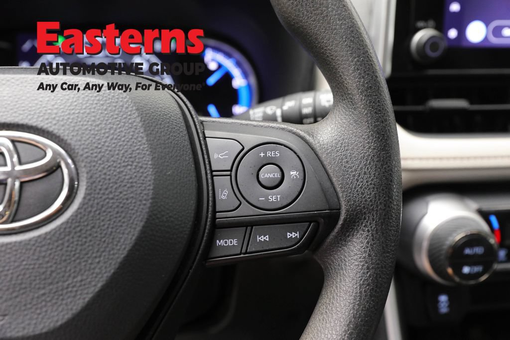 Used 2024 Toyota RAV4 XLE AWD/4WD image 16