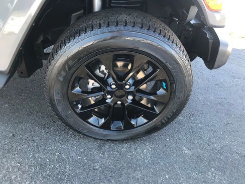 Used 2023 Jeep Wrangler Unlimited Sahara image 45