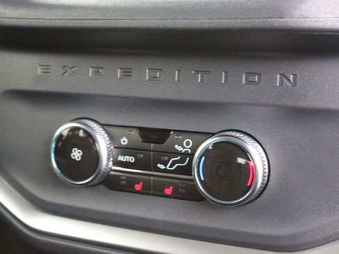 New 2025 Ford Expedition Max Platinum w/ Driver's Package image 16