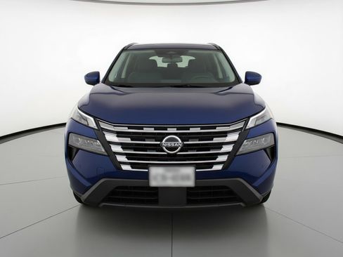 Used 2025 Nissan Rogue SV image 2