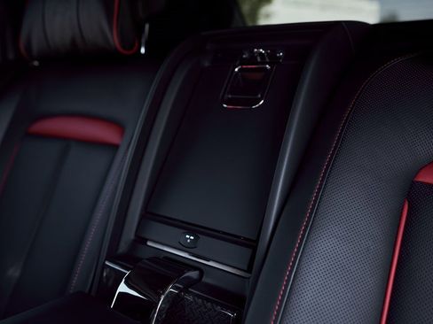 Used 2022 Rolls-Royce Cullinan Black Badge image 53