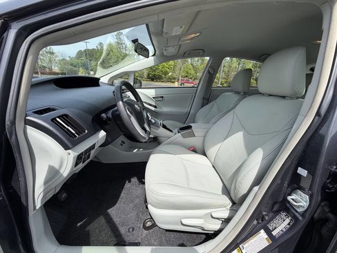 Used 2012 Toyota Prius Three image 9