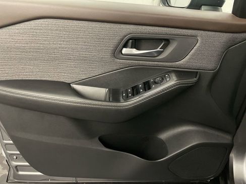 Used 2021 Nissan Rogue SV FWD image 16