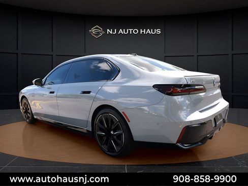 Used 2023 BMW i7 xDrive60 AWD/4WD image 10