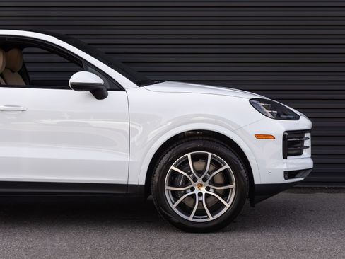 Certified 2026 Porsche Cayenne Coupe AWD/4WD image 9