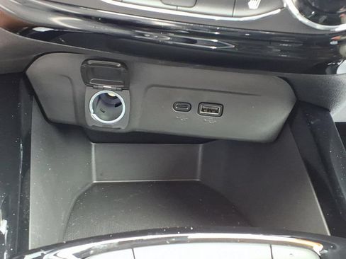 Used 2025 Chevrolet Trax ACTIV FWD image 23