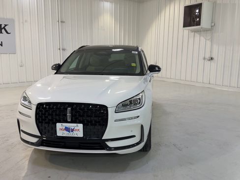 Used 2025 Lincoln Corsair Reserve w/ Equipment Group 202A image 4