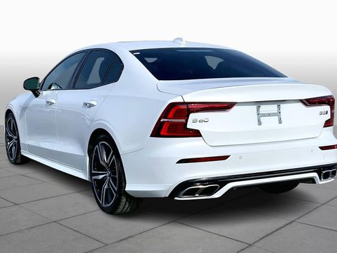 Used 2022 Volvo S60 B5 R-Design image 11