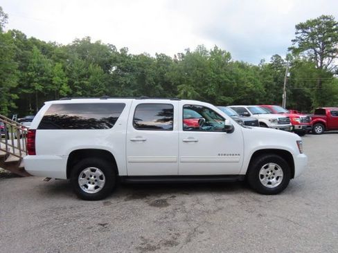 Used 2014 Chevrolet Suburban LT RWD image 6