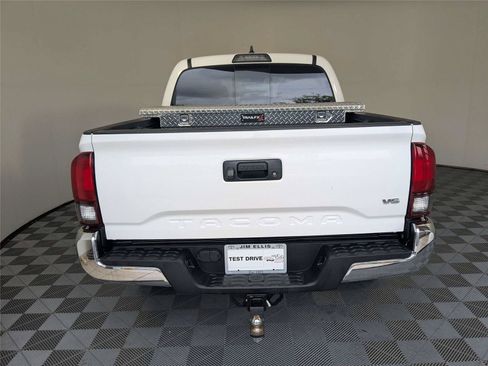 Used 2019 Toyota Tacoma SR5 RWD image 6