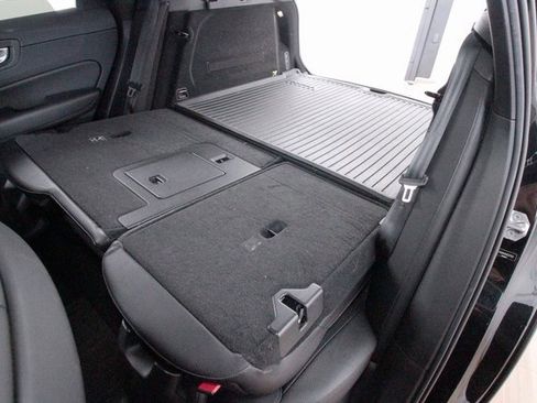 Used 2019 Volvo XC60 T5 Momentum w/ Premium Package image 35