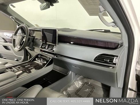 Used 2019 Lincoln Navigator L Select RWD image 32