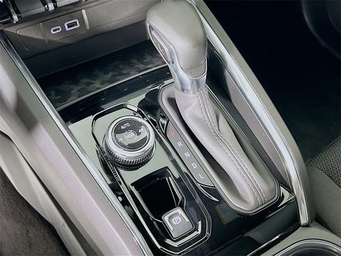 New 2026 GMC Canyon Elevation w/ Convenience Package image 15