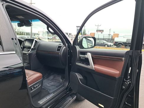 Used 2019 Toyota Land Cruiser w/ Carpet Mat Package image 16