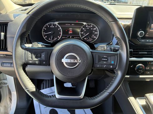 Used 2025 Nissan Pathfinder SV AWD/4WD image 17