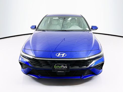 Used 2025 Hyundai Elantra SEL image 2