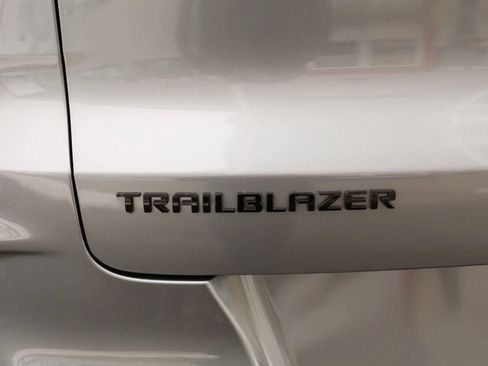 Used 2024 Chevrolet TrailBlazer RS w/ Convenience Package FWD image 9