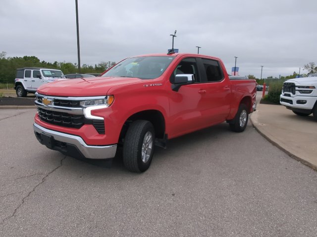 Used 2025 Chevrolet Silverado 1500 LT AWD/4WD image 5