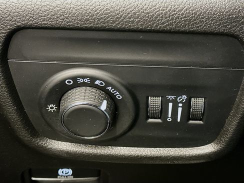 Used 2024 Jeep Grand Cherokee L Altitude image 17