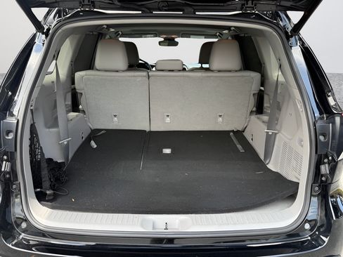 Used 2019 Toyota Highlander XLE FWD image 33
