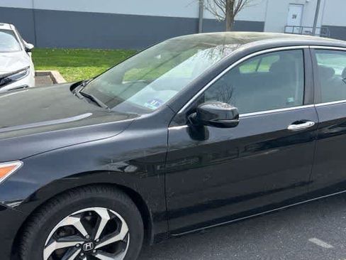 Used 2017 Honda Accord EX image 1