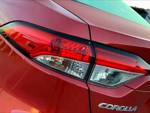 Used 2020 Toyota Corolla LE FWD image 28
