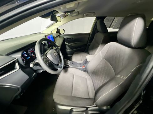 Used 2025 Toyota Corolla LE image 14