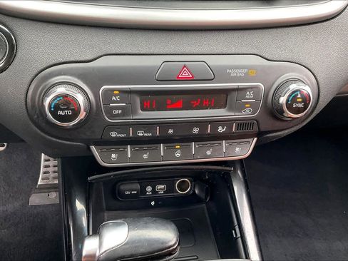 Used 2019 Kia Sorento SX image 32