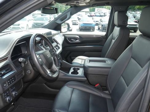 Used 2023 Chevrolet Suburban Z71 w/ Luxury Package AWD/4WD image 2