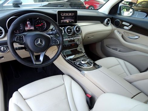 Used 2018 Mercedes-Benz GLC 300 w/ Premium Package image 15