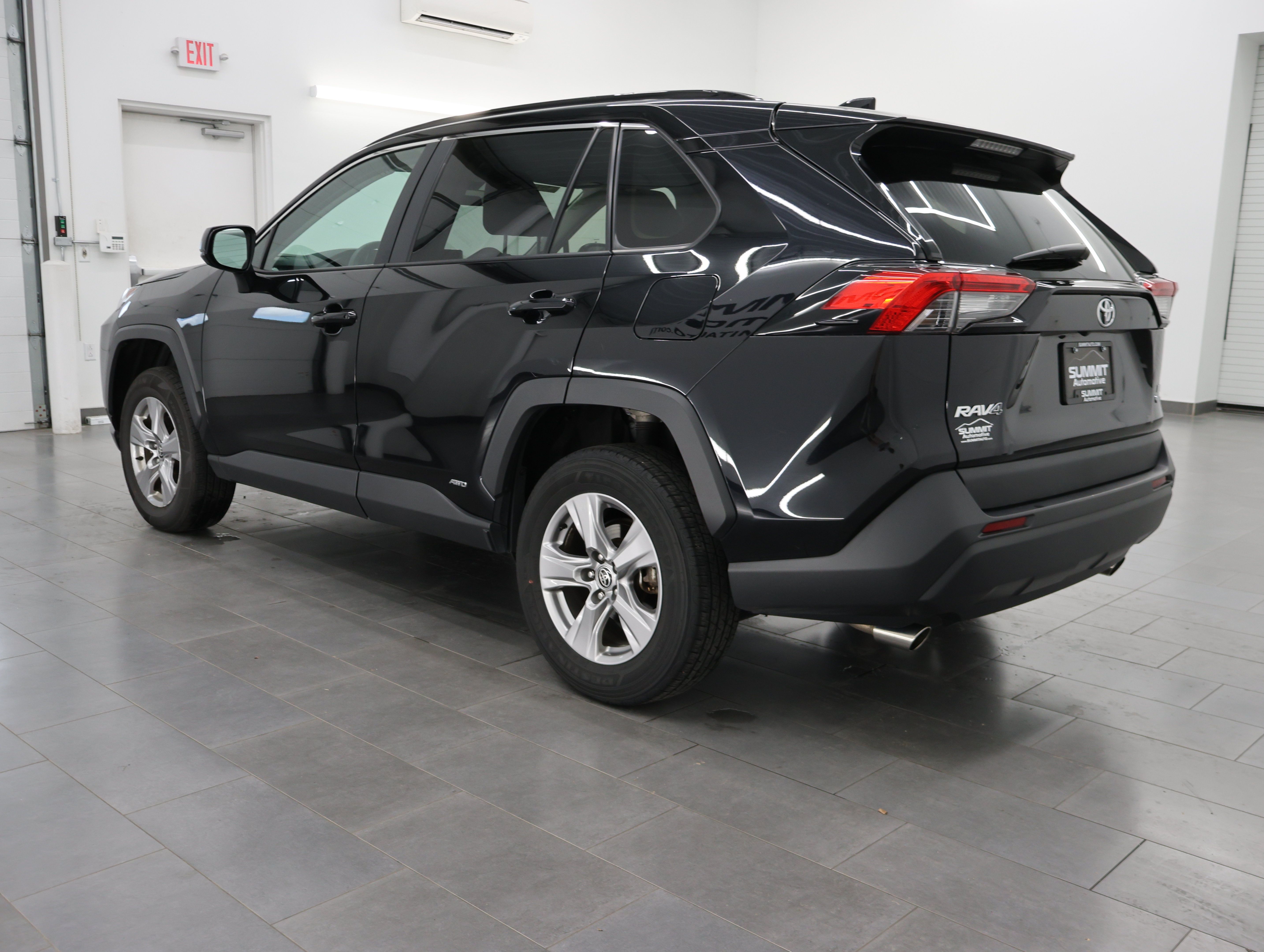Used 2025 Toyota RAV4 LE AWD/4WD image 5