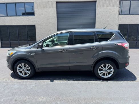 Used 2017 Ford Escape SE AWD/4WD image 3