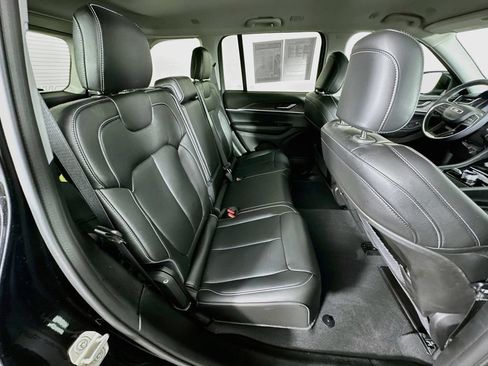 Certified 2024 Jeep Grand Cherokee Limited AWD/4WD image 37