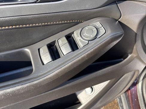 Used 2021 Chevrolet Traverse LT image 14