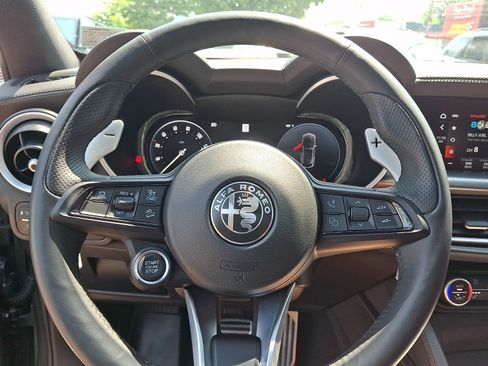 Used 2024 Alfa Romeo Stelvio Veloce AWD/4WD image 22