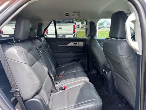Used 2025 Ford Explorer Active w/ Active Comfort Package AWD/4WD image 16